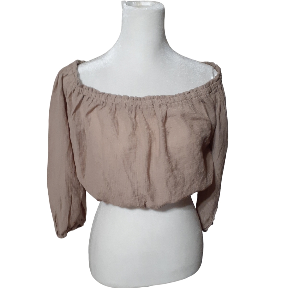 Lulu cropped peasant top. New With TagsTan. Tan.  size S